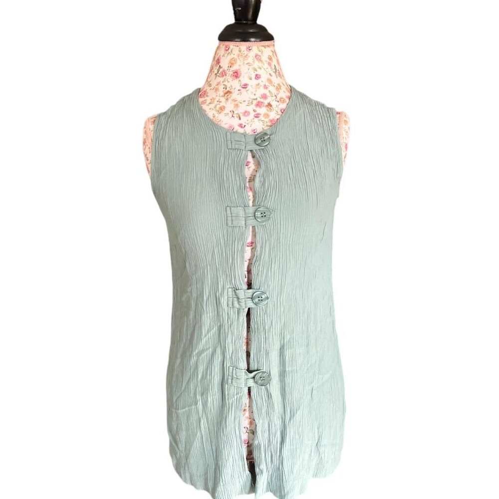Vintage Style works vest button shirt size tag as a medium but runs snug closer